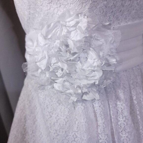 David's Bridal Galina Short and Strapless Bubble Hem White Formal Dress Size 10 - Picture 5 of 11